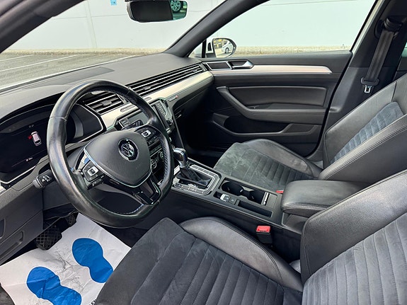 Volkswagen Passat 12 of 30