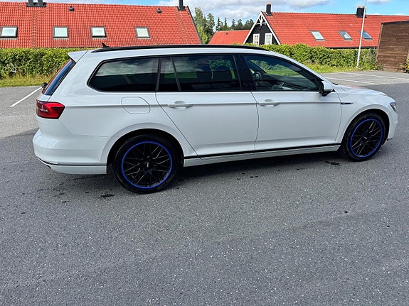 Volkswagen Passat 5 of 30