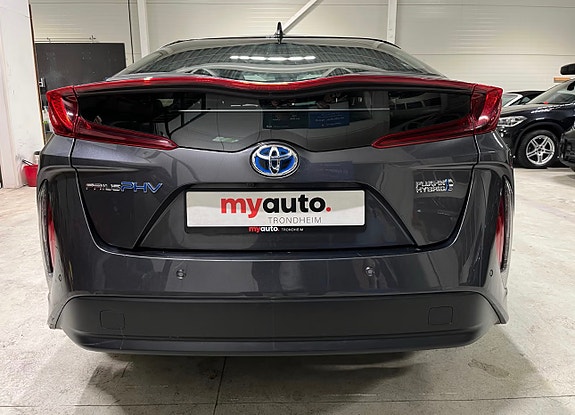 Toyota Prius Plug-in Hybrid 19 of 22