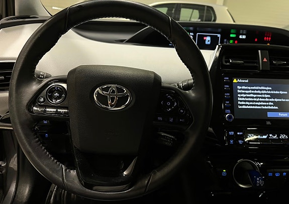 Toyota Prius Plug-in Hybrid 11 of 22