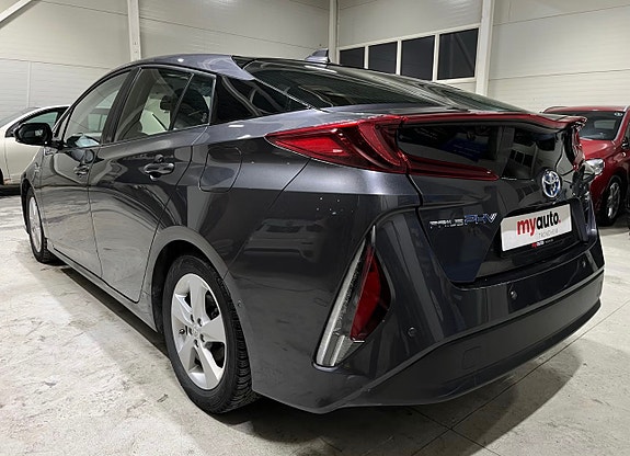 Toyota Prius Plug-in Hybrid 20 of 22