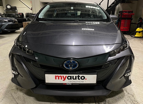 Toyota Prius Plug-in Hybrid 15 of 22