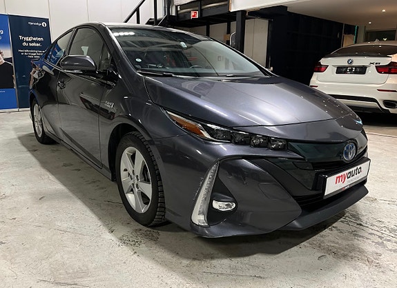 Toyota Prius Plug-in Hybrid 16 of 22