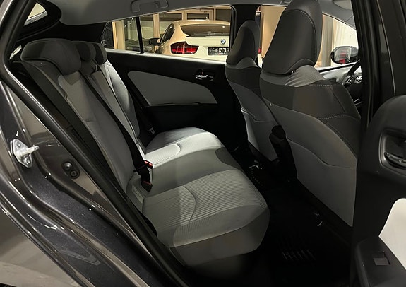Toyota Prius Plug-in Hybrid 4 of 22