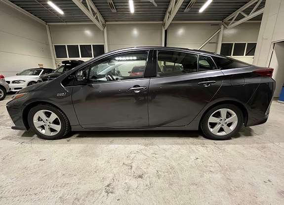 Toyota Prius Plug-in Hybrid 21 of 22