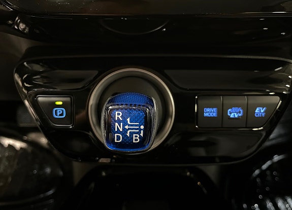 Toyota Prius Plug-in Hybrid 9 of 22