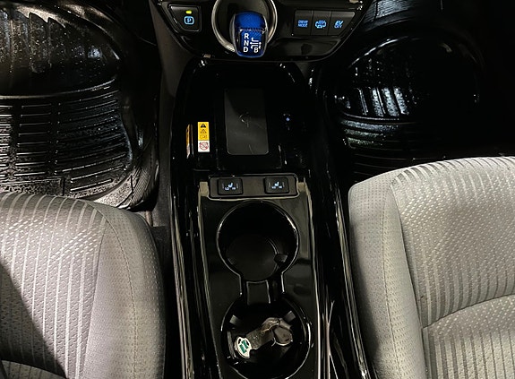 Toyota Prius Plug-in Hybrid 8 of 22