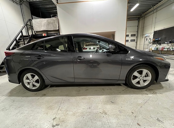 Toyota Prius Plug-in Hybrid 17 of 22