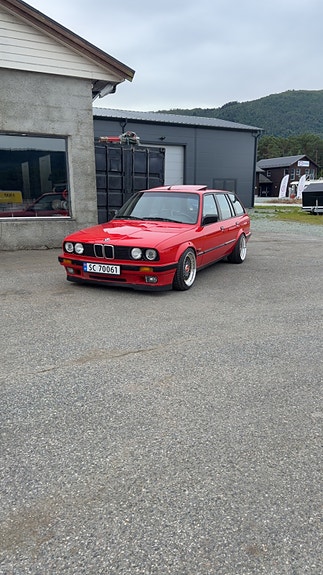 BMW 318i 3 of 22