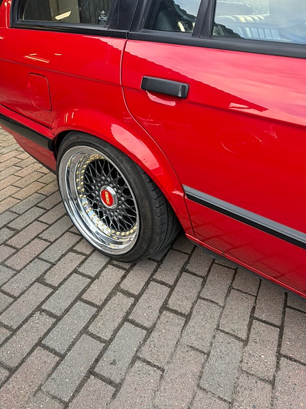 BMW 318i 4 of 22