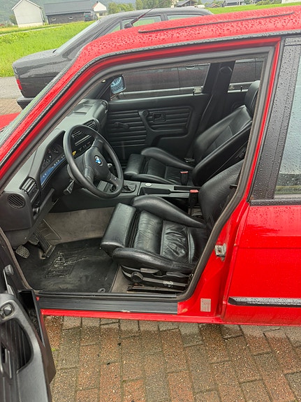BMW 318i 16 of 22