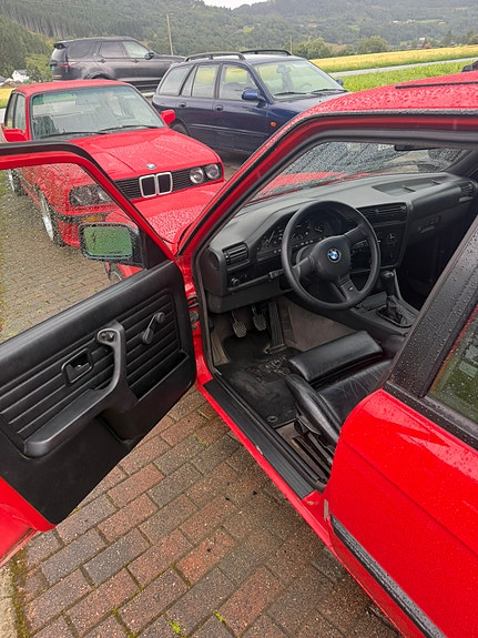 BMW 318i 17 of 22