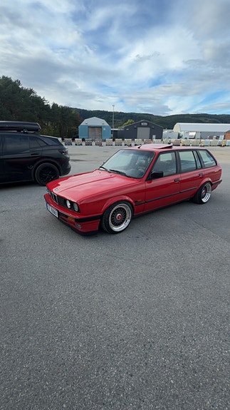 BMW 318i 2 of 22