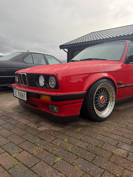 BMW 318i 6 of 22