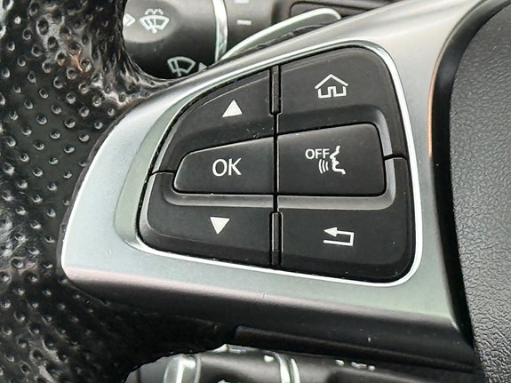 Mercedes-Benz GLC350 e 24 of 30