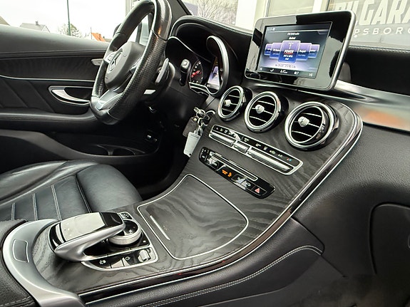 Mercedes-Benz GLC350 e 19 of 30