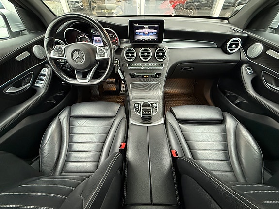 Mercedes-Benz GLC350 e 16 of 30