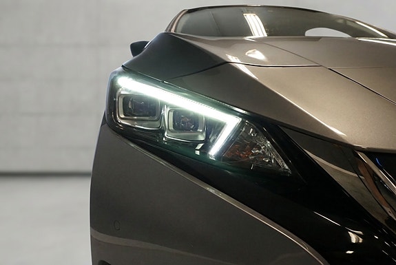 Nissan Leaf 6 of 28