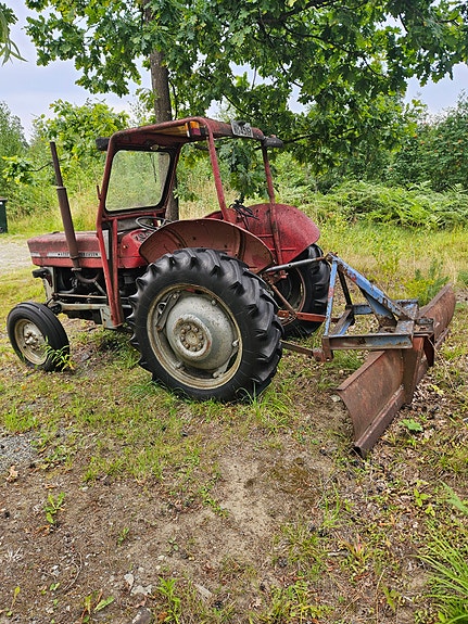Massey Ferguson F135 3 of 21