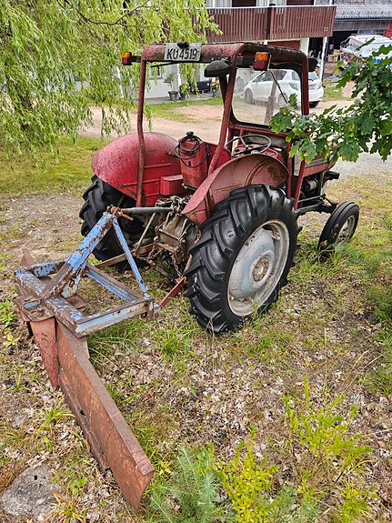 Massey Ferguson F135 6 of 21