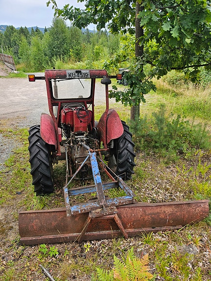 Massey Ferguson F135 4 of 21