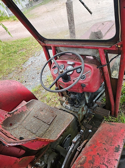 Massey Ferguson F135 9 of 21