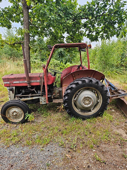 Massey Ferguson F135 2 of 21