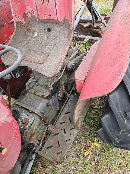 Massey Ferguson F135 10 of 21