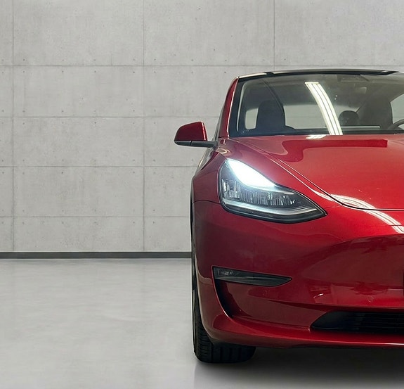 Tesla Model 3 2 of 18
