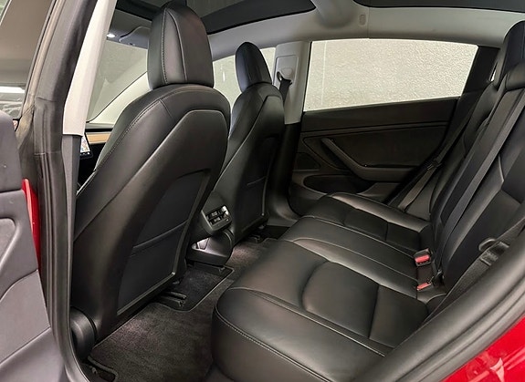 Tesla Model 3 18 of 18