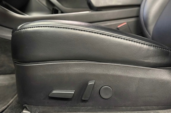 Tesla Model 3 8 of 18