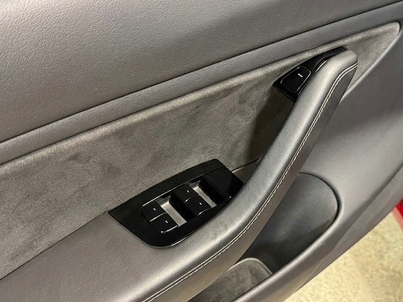 Tesla Model 3 7 of 18
