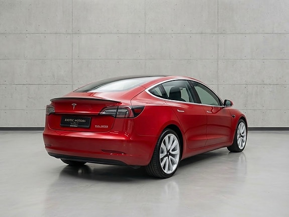Tesla Model 3 4 of 18