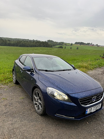 Volvo V40 3 of 10
