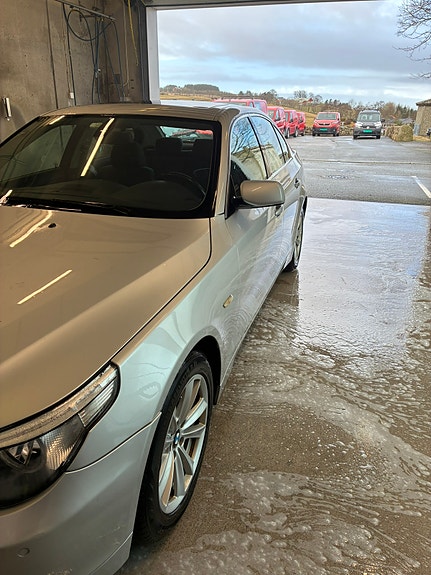 BMW 520i 3 of 13