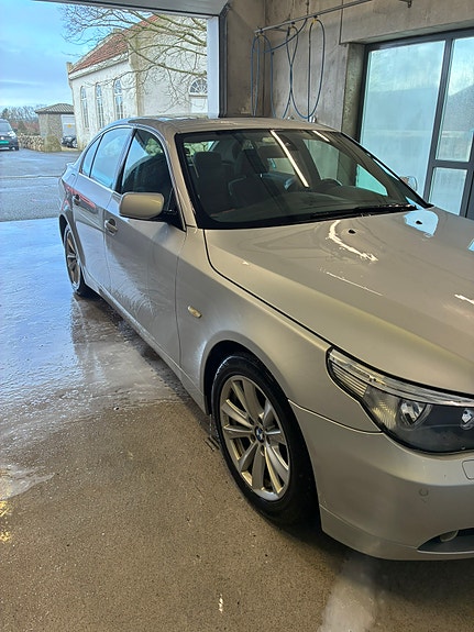 BMW 520i 2 of 13