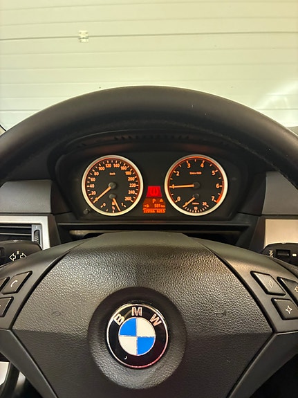 BMW 520i 7 of 13