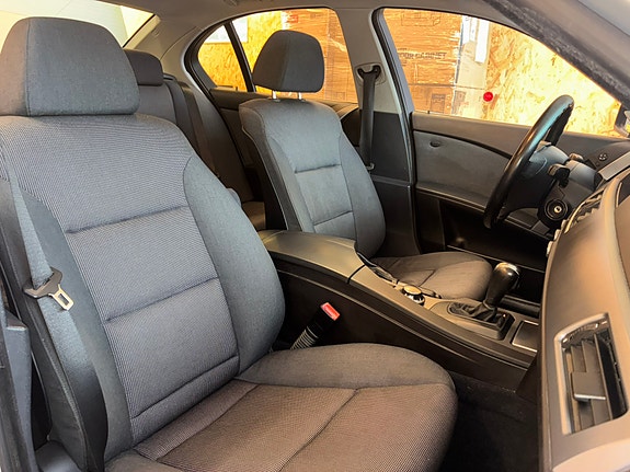 BMW 520i 9 of 13