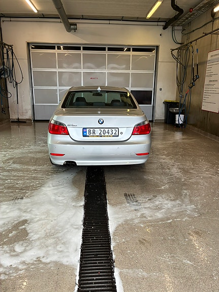 BMW 520i 4 of 13
