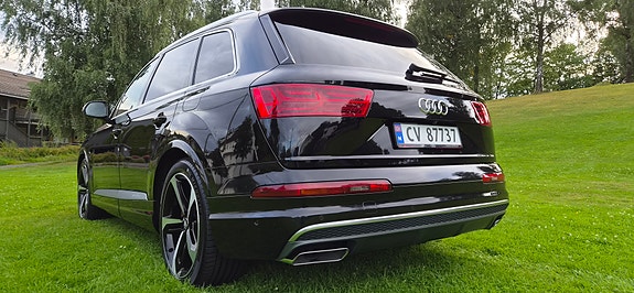 Audi Q7 2 of 30