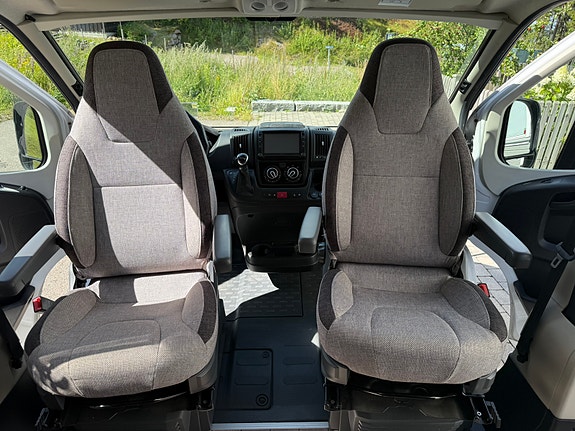 Knaus BoxLife 630 ME - Perfekt familiebobil - Dobbel køyeseng - 2x Isofix - Automat - Lav km 6 of 30