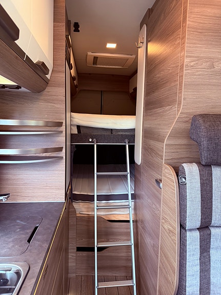 Knaus BoxLife 630 ME - Perfekt familiebobil - Dobbel køyeseng - 2x Isofix - Automat - Lav km 21 of 30