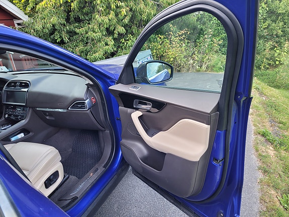 Jaguar F-PACE 6 of 7