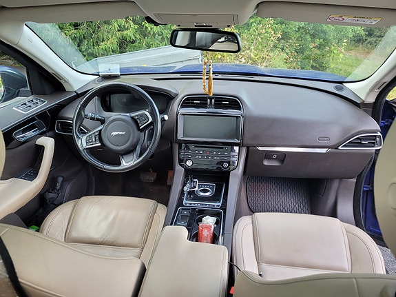 Jaguar F-PACE 4 of 7