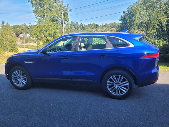 Jaguar F-PACE 2 of 7