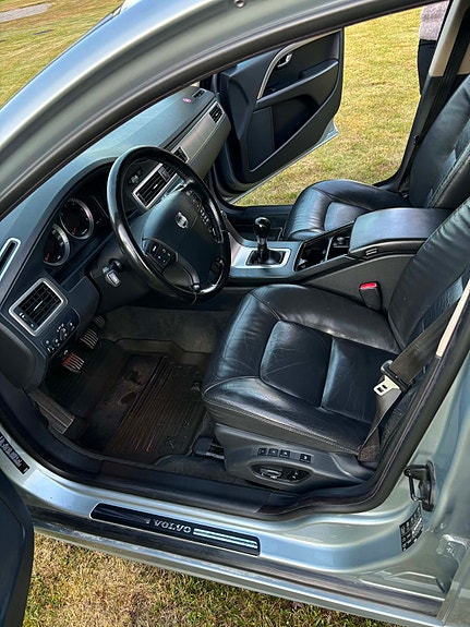 Volvo V70 5 of 17