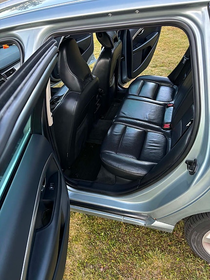 Volvo V70 6 of 17