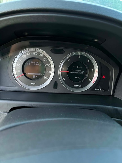 Volvo V70 12 of 17
