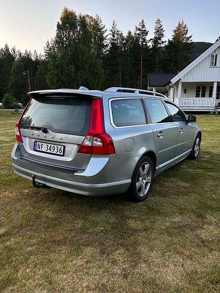 Volvo V70 3 of 17