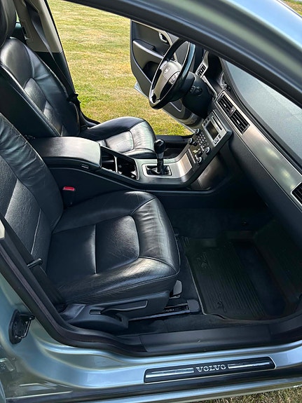 Volvo V70 8 of 17